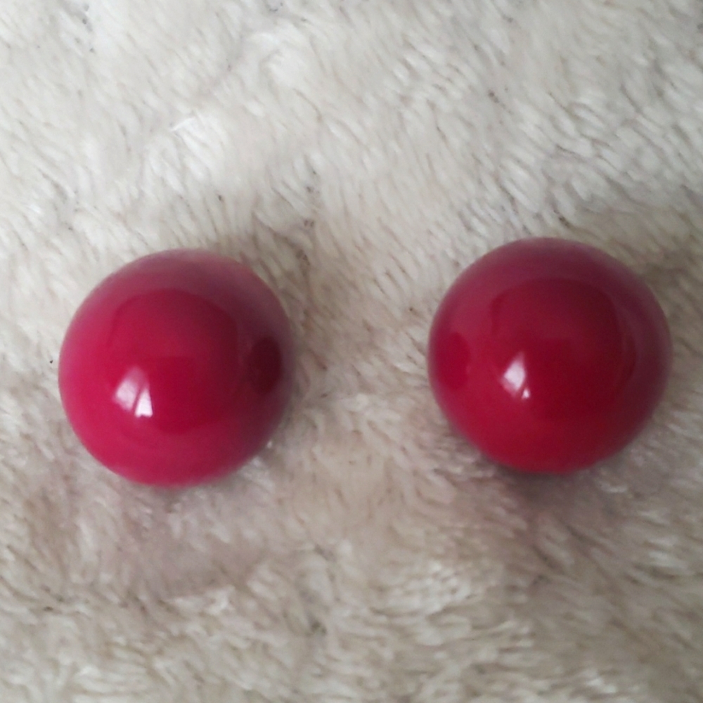๐ค 3/$15 Vintage Magenta Button Earrings - Picture 1 of 5